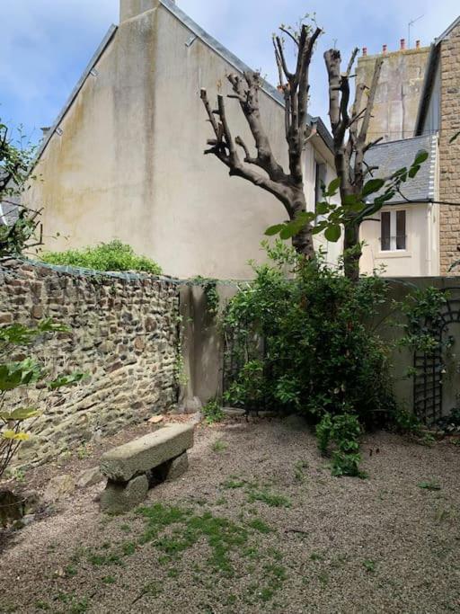 Maison Du Cap Lihou, Duplex Au 1Er Et 2Eme Etage Mansarde, Quartier Historique, Granville Bagian luar foto